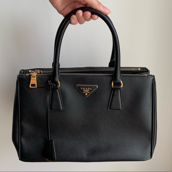 Saffiano Leather Prada Galleria Bag in Black - Picture 14 of 16